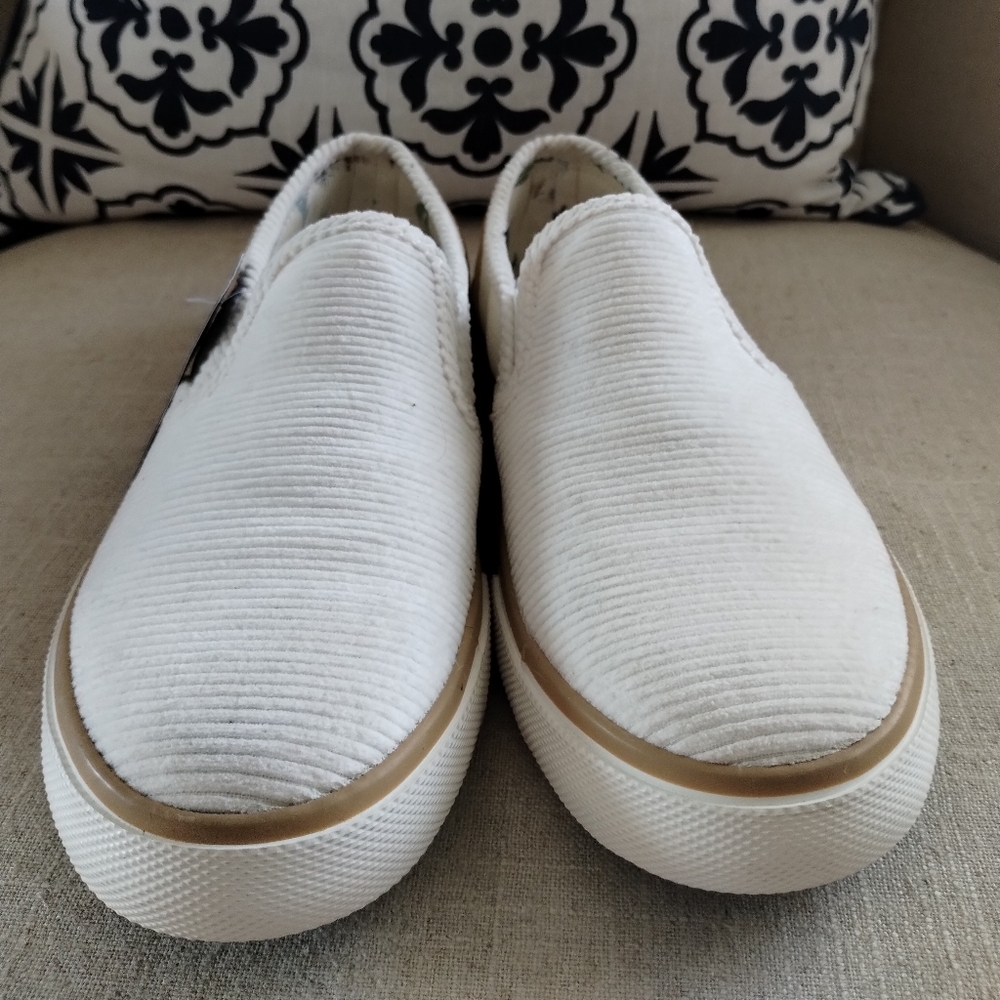 Tommy Bahama tennis shoes
